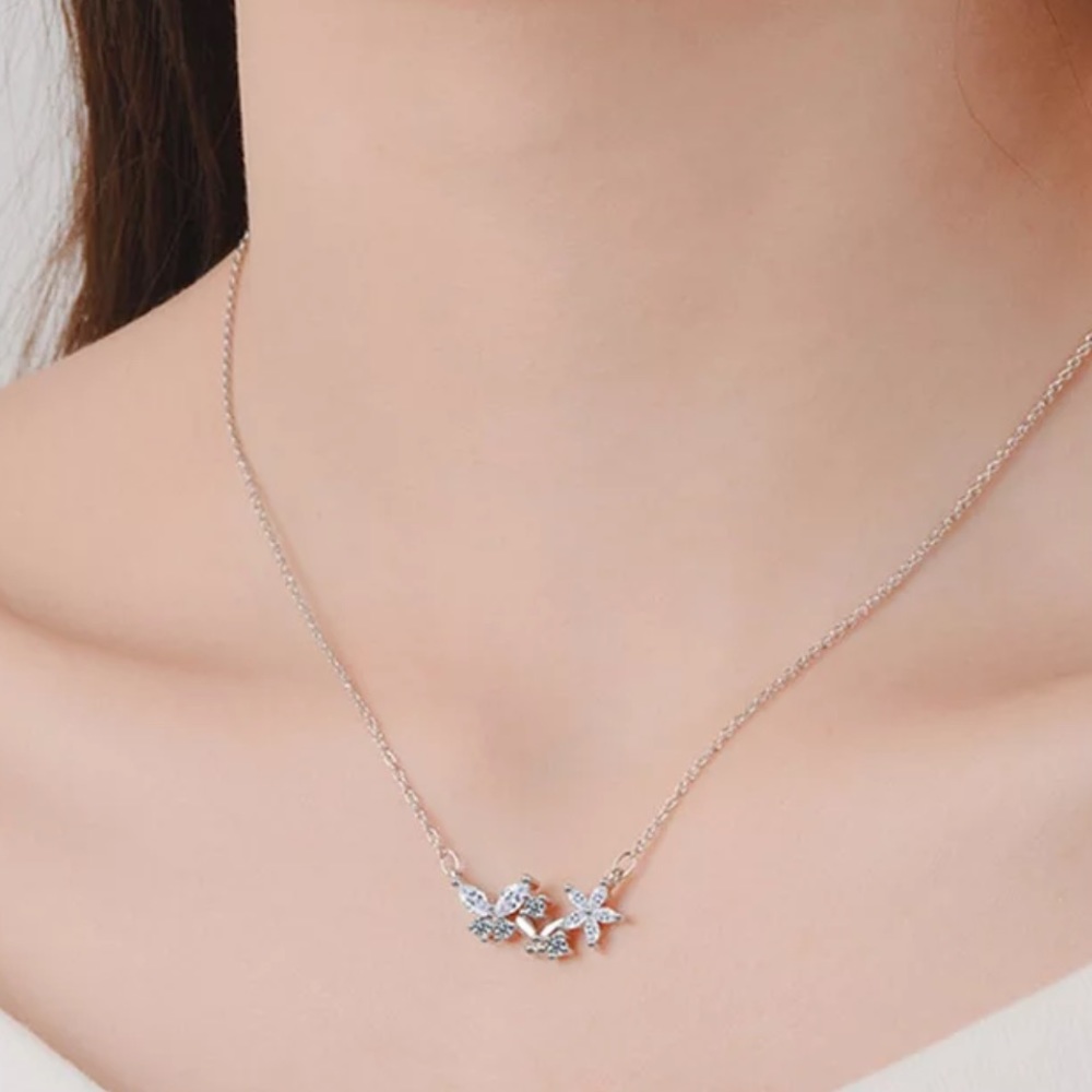 🌟 Sterling Silver 925 Butterfly 🦋 Necklace - Picture 2 of 4